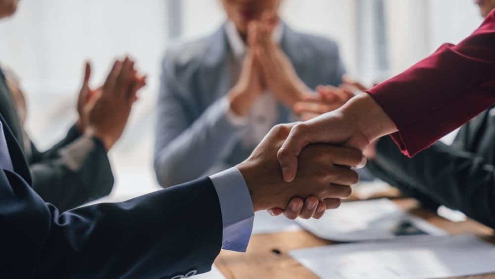 Astoria se renforce dans le courtage avec Financiel